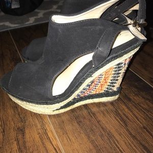 NWOT peacock black wedge